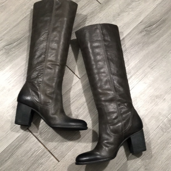 Vince Camuto Gray Burnished Leather Gettila Tall Round Toe Boots size 7.5 - Picture 4 of 8